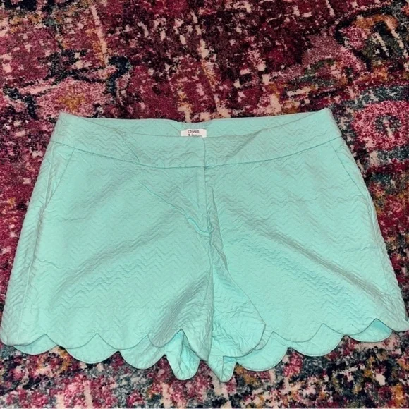 Size 6 (Petite) Crown & Ivy Teal Textured Scalloped Shorts 6P - Picture 3 of 11